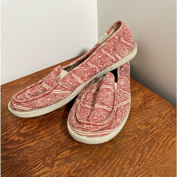 ROXY- Minnow Slip-On Shoes - Picture 1 of 5